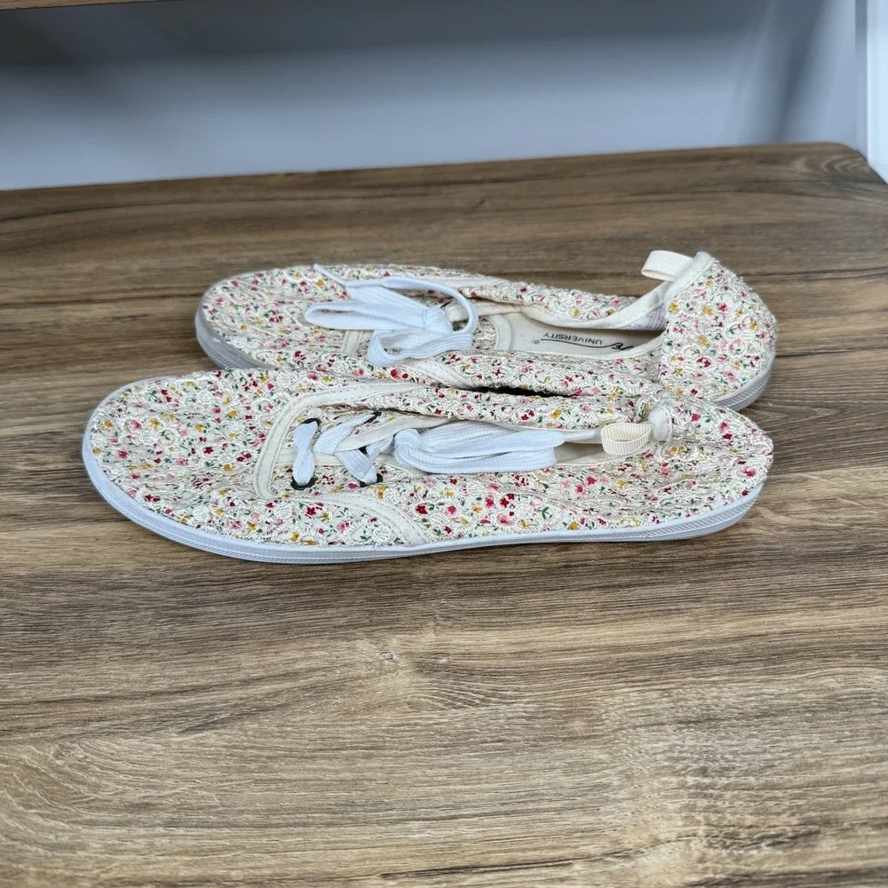 Love‎ University Lace Up Sneaker Casual Floral Beige Multicolor Size 7 Women's
